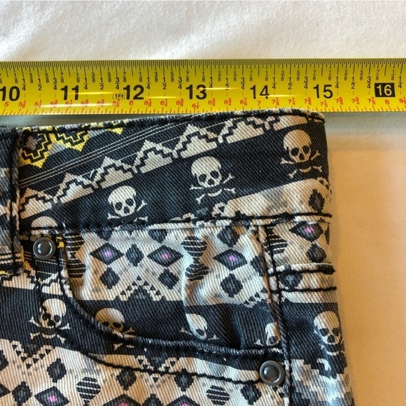 HOT Kiss Cici Geometric & Skulls Pattern Raw Hem Booty Short Shorts Size 3 - Picture 5 of 7
